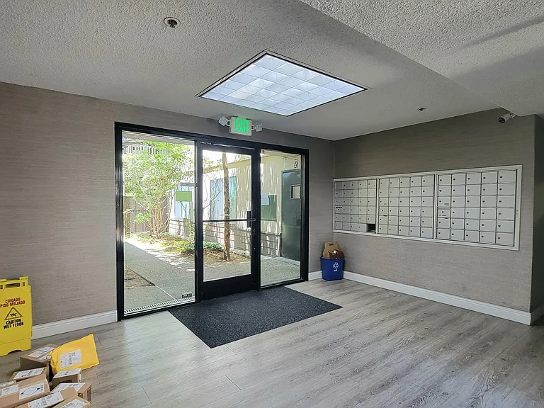 7202 Shelter Creek Ln — Photo 18