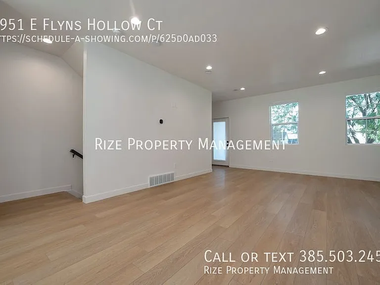 1951 E Flyns Hollow Ct — Photo 9