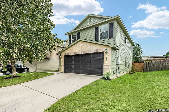 4 bed, 3.0 bath, 2044 sqft, $2,080 — Photo 2