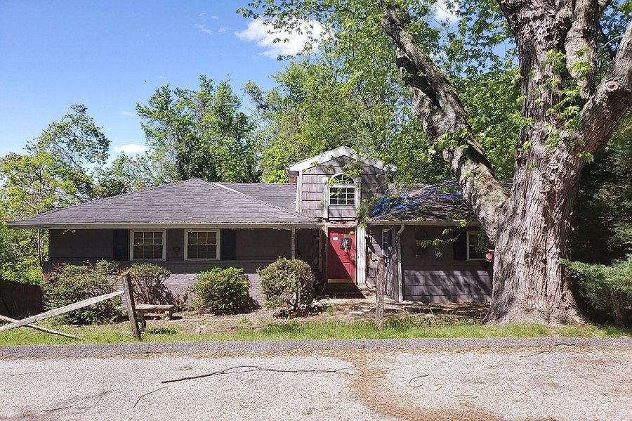 1st image of 914 Gilbert Dr