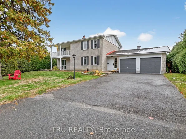 12 Apache Cres, Ottawa, ON K2E 6H7