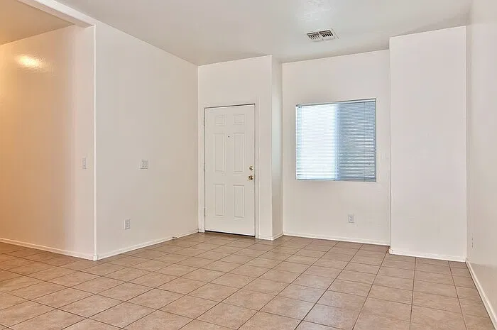 3 bed, 2.0 bath, 1157 sqft, $1,245 — Photo 4