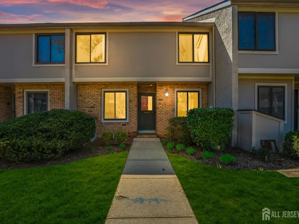 8 Irongate, Metuchen, NJ 08840