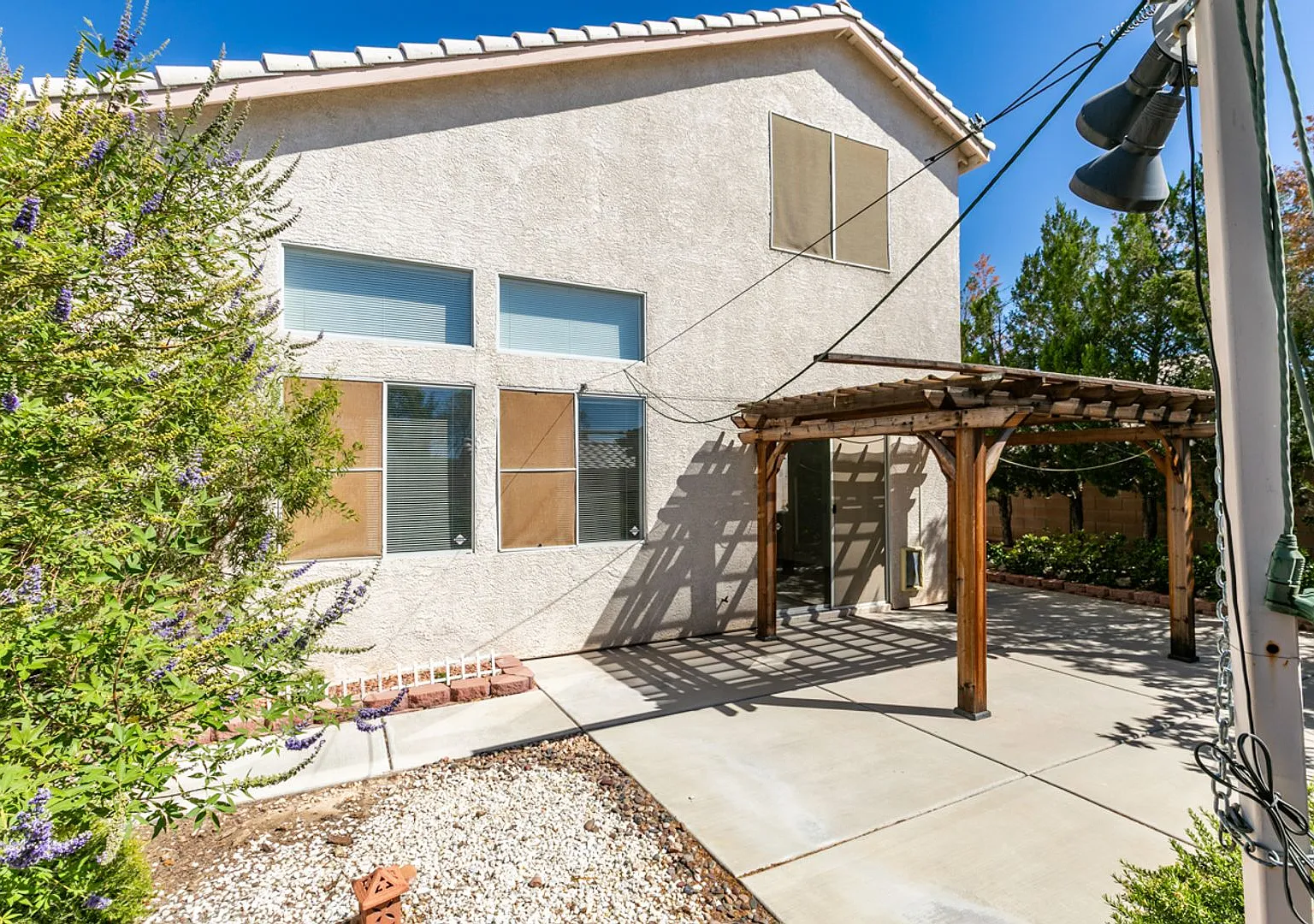 Charming Henderson Home on a Corner Cul-de-Sac Lot — Photo 2