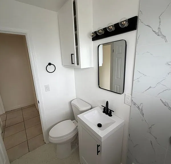 640 W 20th St #8 — Photo 8