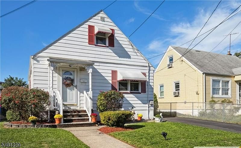 1st image of 325 Saint James Ave