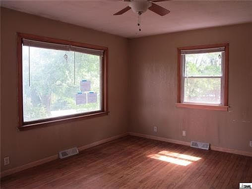 1st image of 418 S 86th St