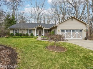 24871 Edgemont Dr, Southfield, MI 48033