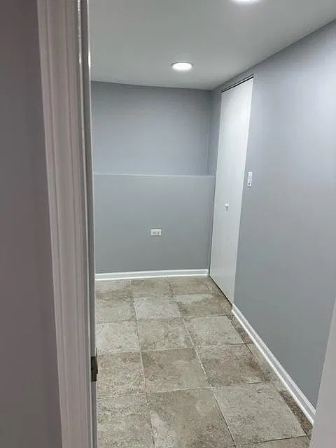 2323 N Kedvale Ave — Photo 4