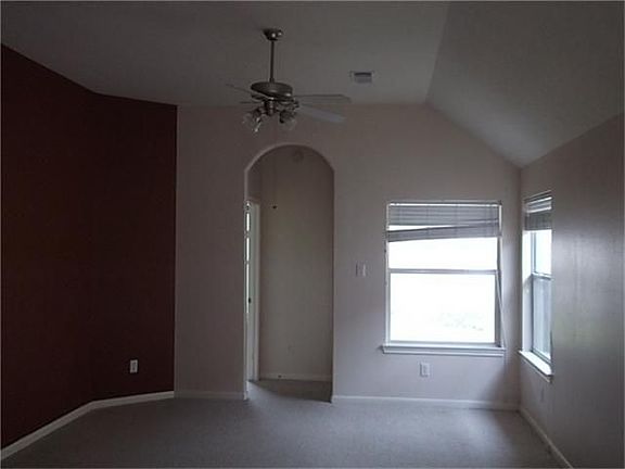 4th image of 15819 Collinsville Dr