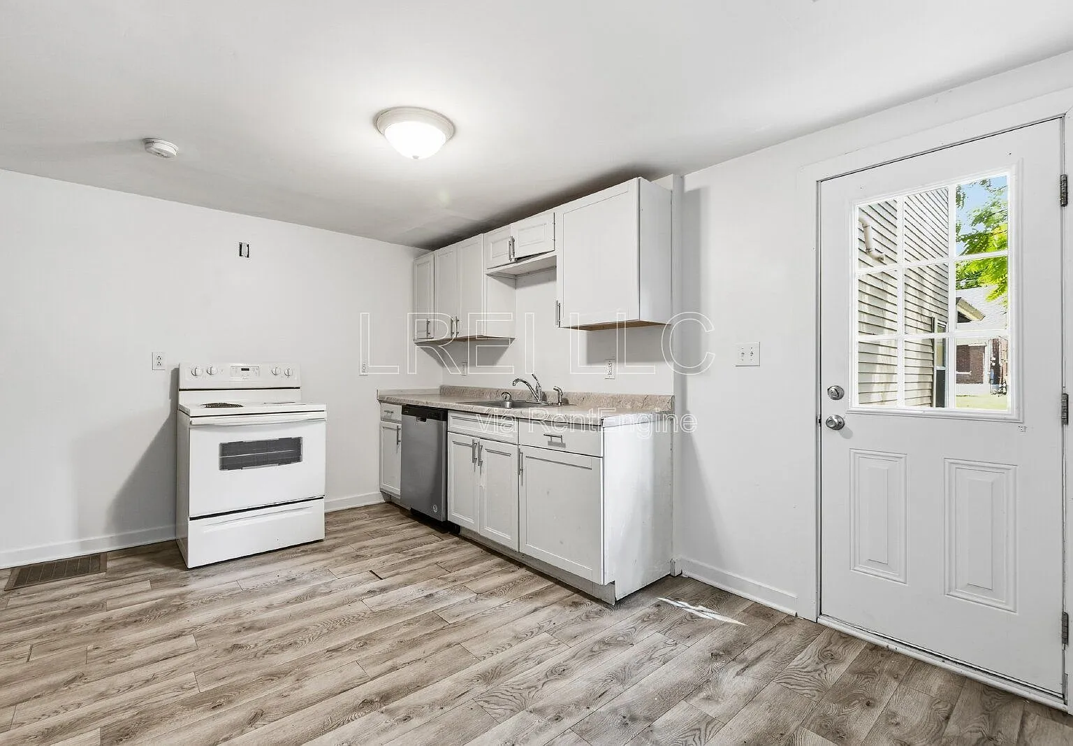 2 bed, 1.0 bath, 800 sqft, $825 — Photo 3
