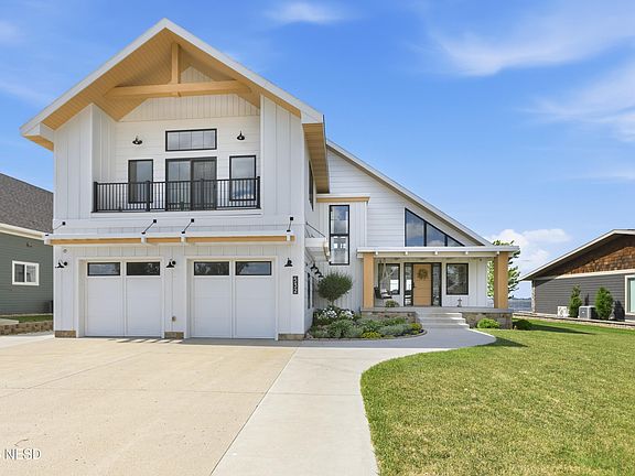 2nd image of 532 S Lake Dr