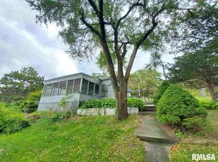 23815 Riverfront Dr, Fulton, IL 61252