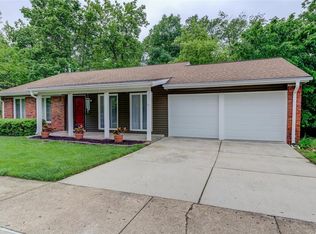 821 Country Stone Dr, Ballwin, MO 63021