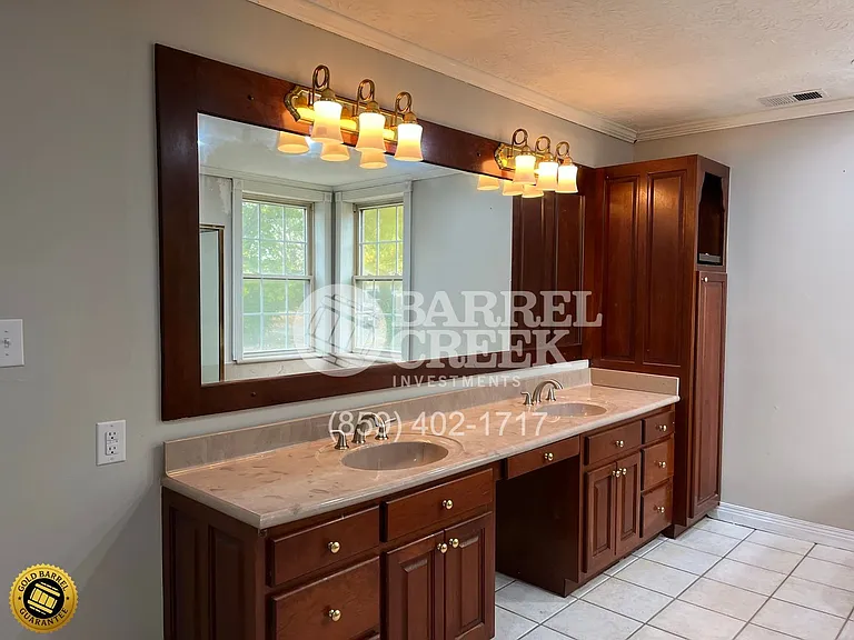 402 Logan Ave — Photo 7