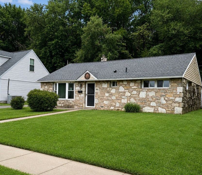 1st image of 2515 Woodlawn Dr