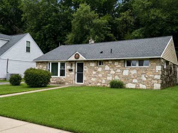 2515 Woodlawn Dr, Bristol, PA 19007