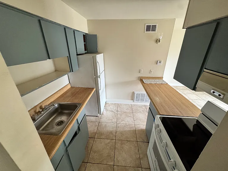 1215 Truxton St #201 — Photo 6