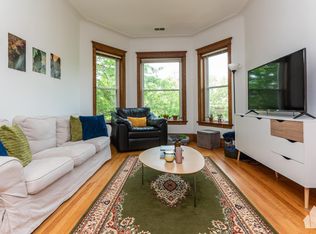 3727 N Lakewood Ave #3F, Chicago, IL 60613