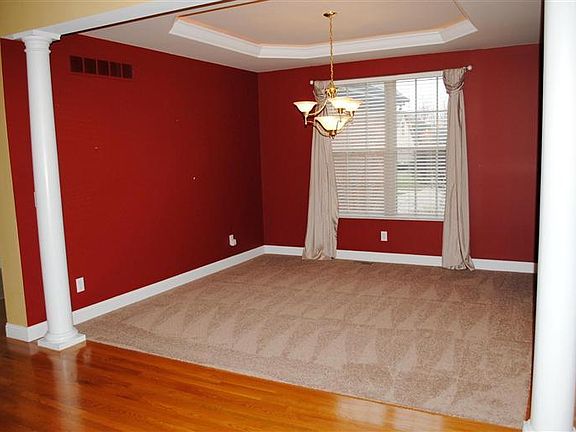 4th image of 790 Elizabeth Dr