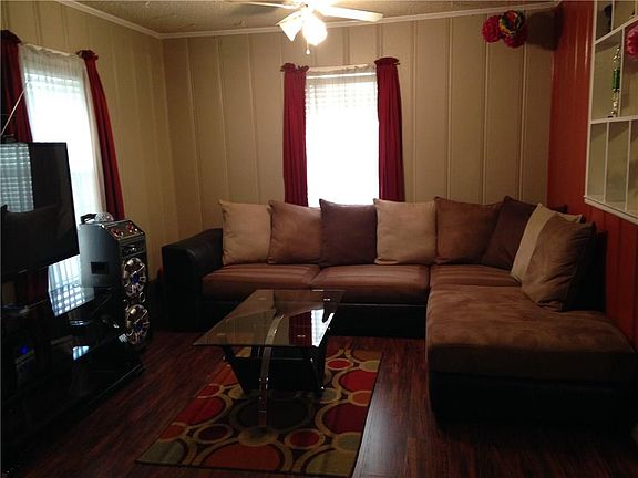 3rd image of 122 N De Costa St