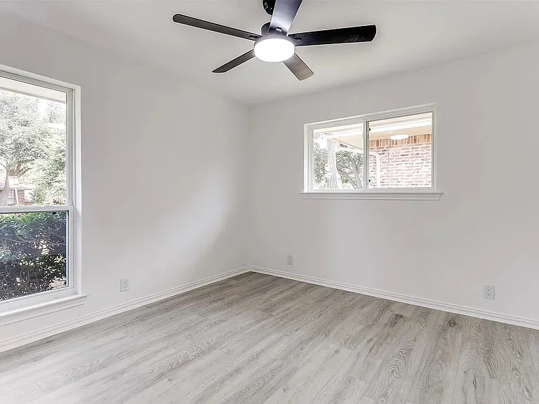 1580 College Pkwy — Photo 20
