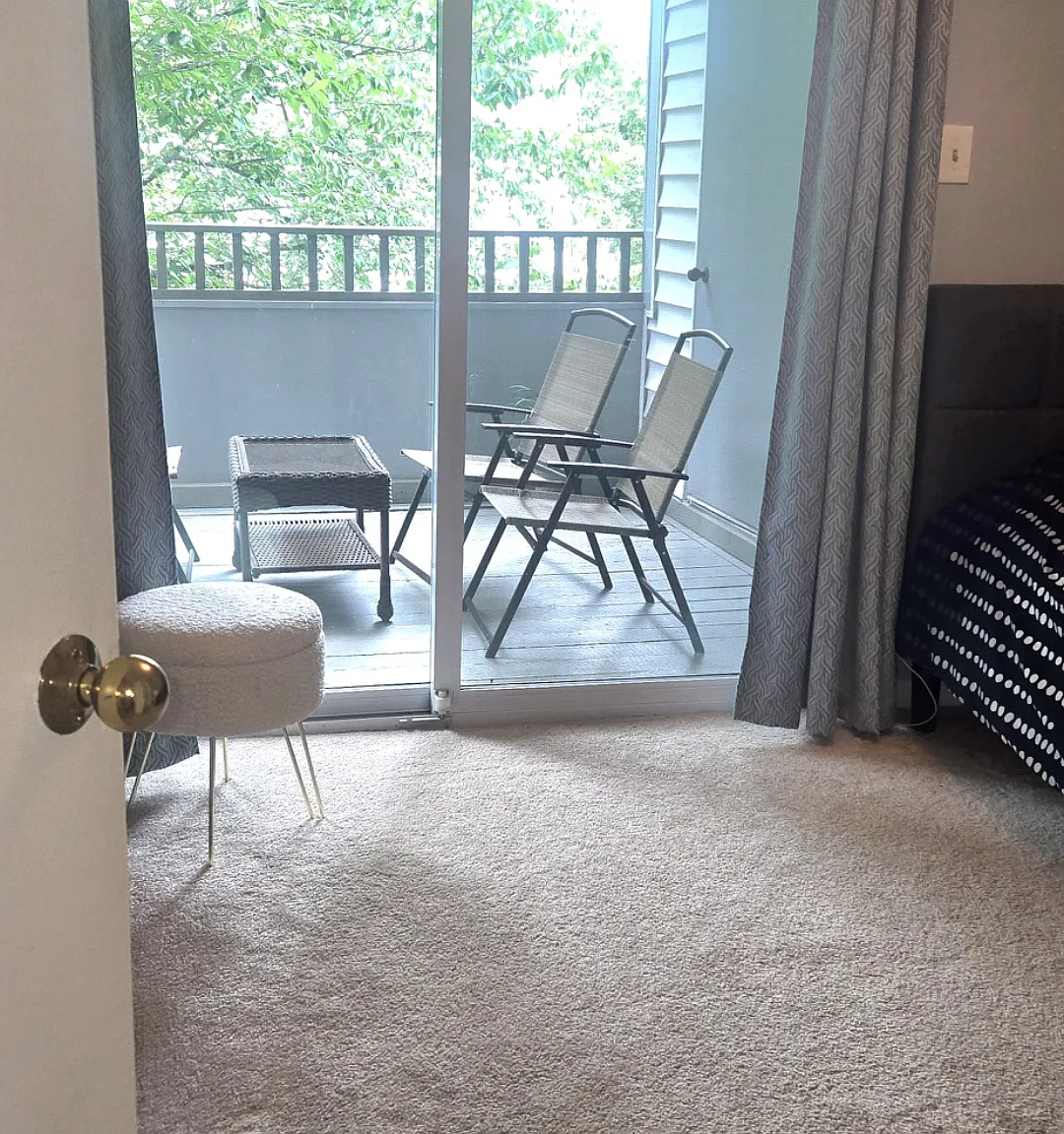 2 bed, 940 sqft, $2,400 — Photo 3