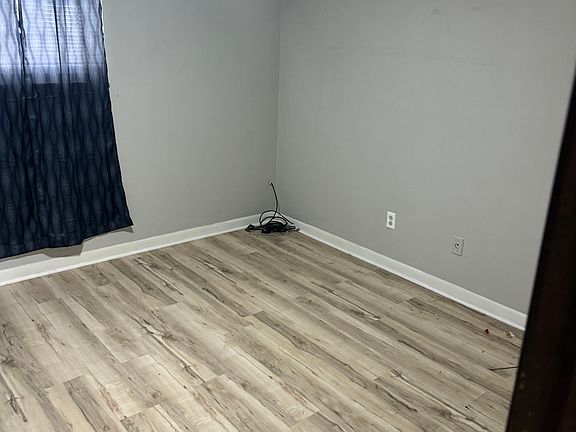 5th image of 211 Elyria Dr #2