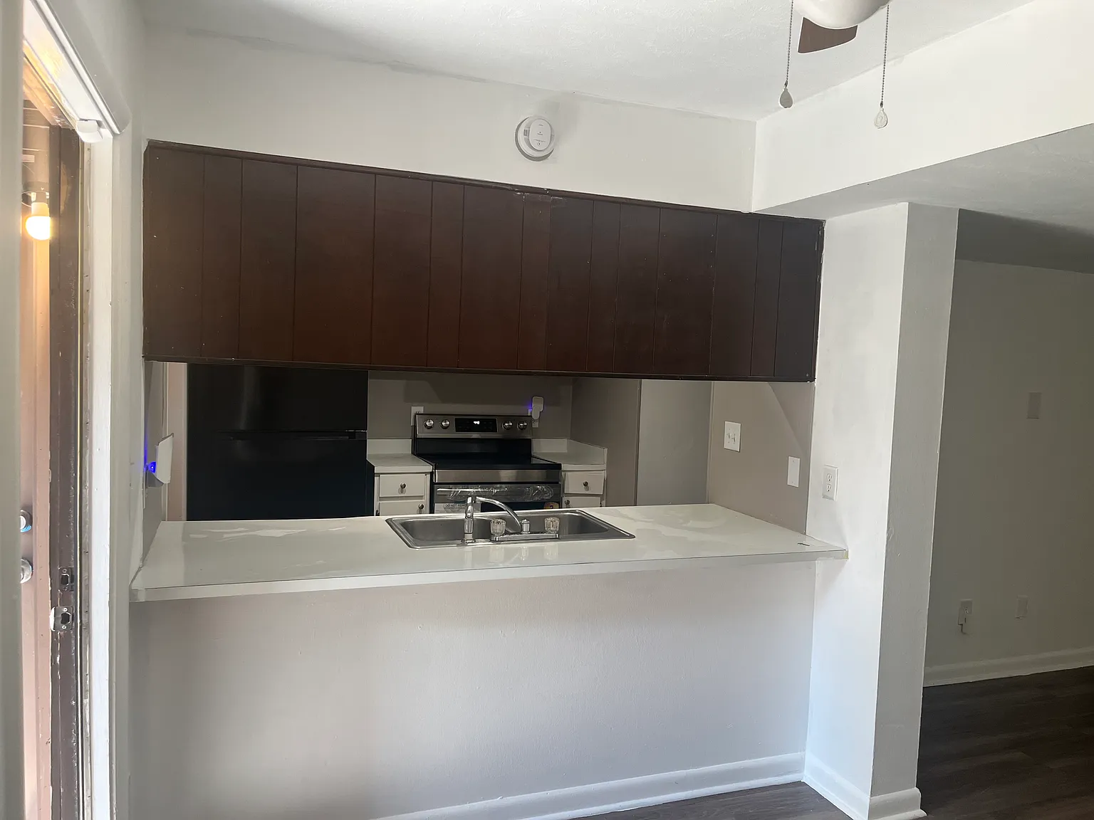 2 bed, 1.5 bath, 1300 sqft, $1,295 — Photo 2