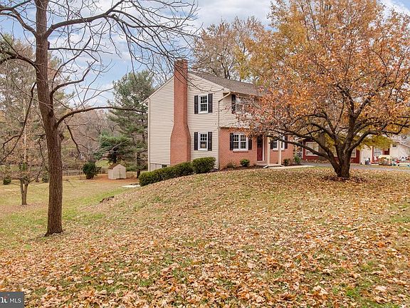 3rd image of 1340 Woodland Way