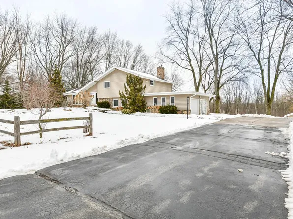 4380 South Woodsview COURT, New Berlin, WI 53146
