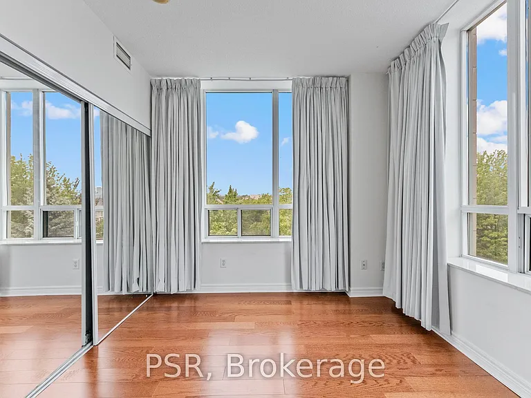 9 Boardwalk Dr #423 — Photo 16
