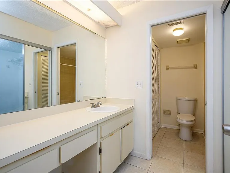 5013 Vineland Rd #108 — Photo 12