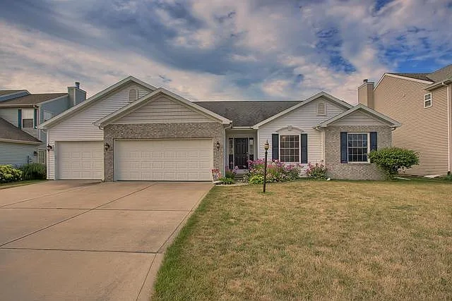 3915 Trailway Dr photo 1