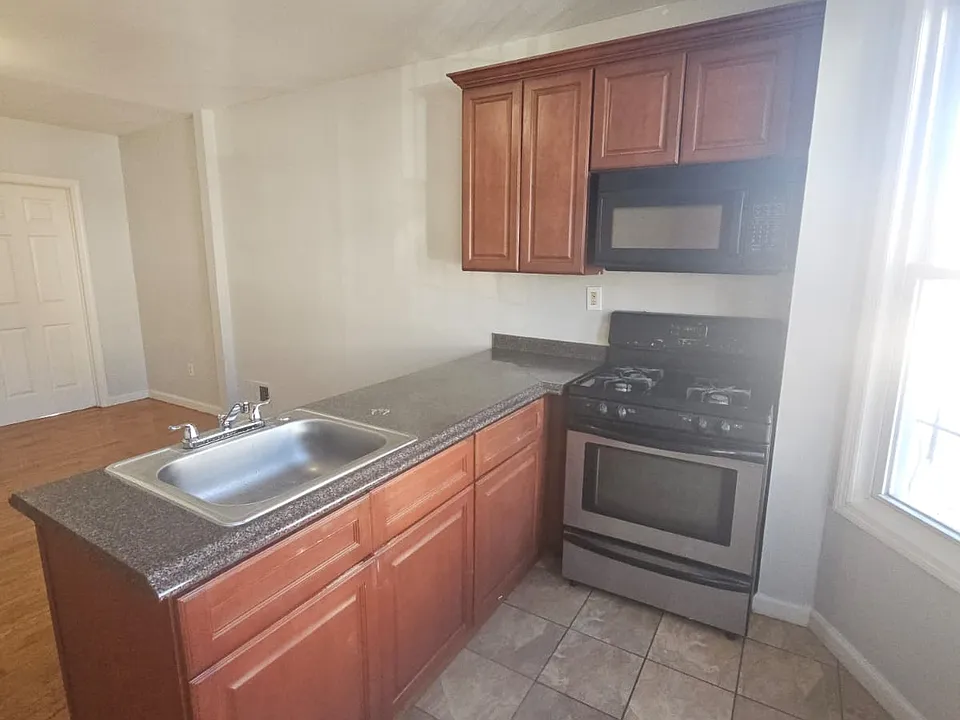 178 Dickerson St #1