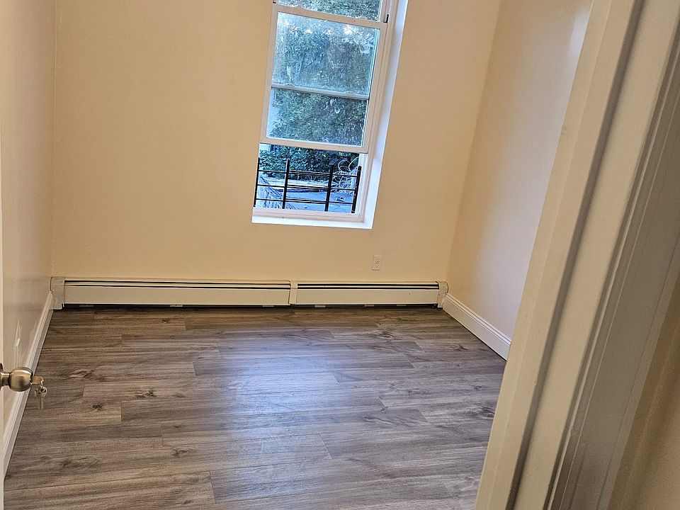 2nd image of 574 Vermont St Floor 1