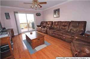 5th image of 305C Tysens Ln