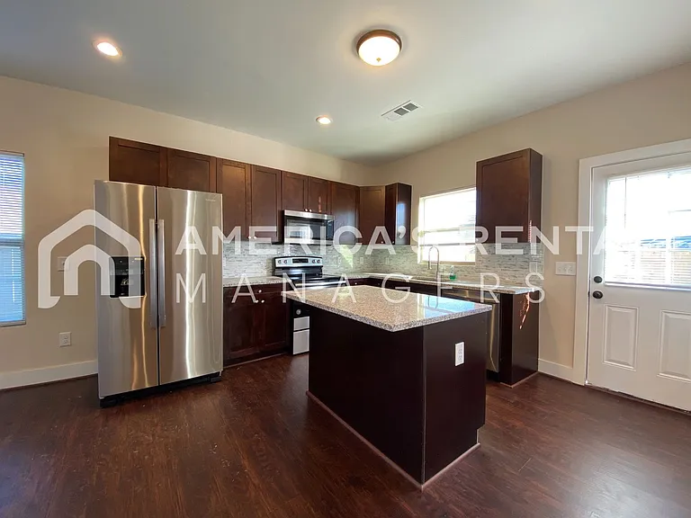 6206 Cathwick Dr — Photo 4
