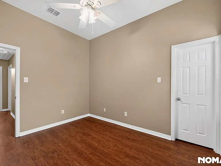 409 Lois Ln — Photo 10