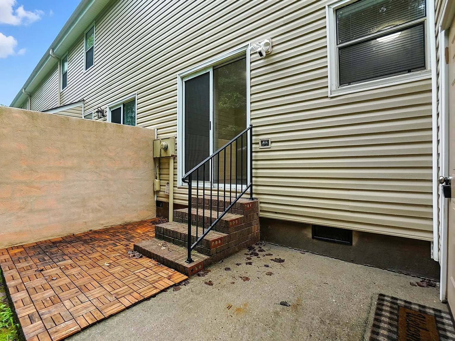1101 Surry Ln — Photo 4