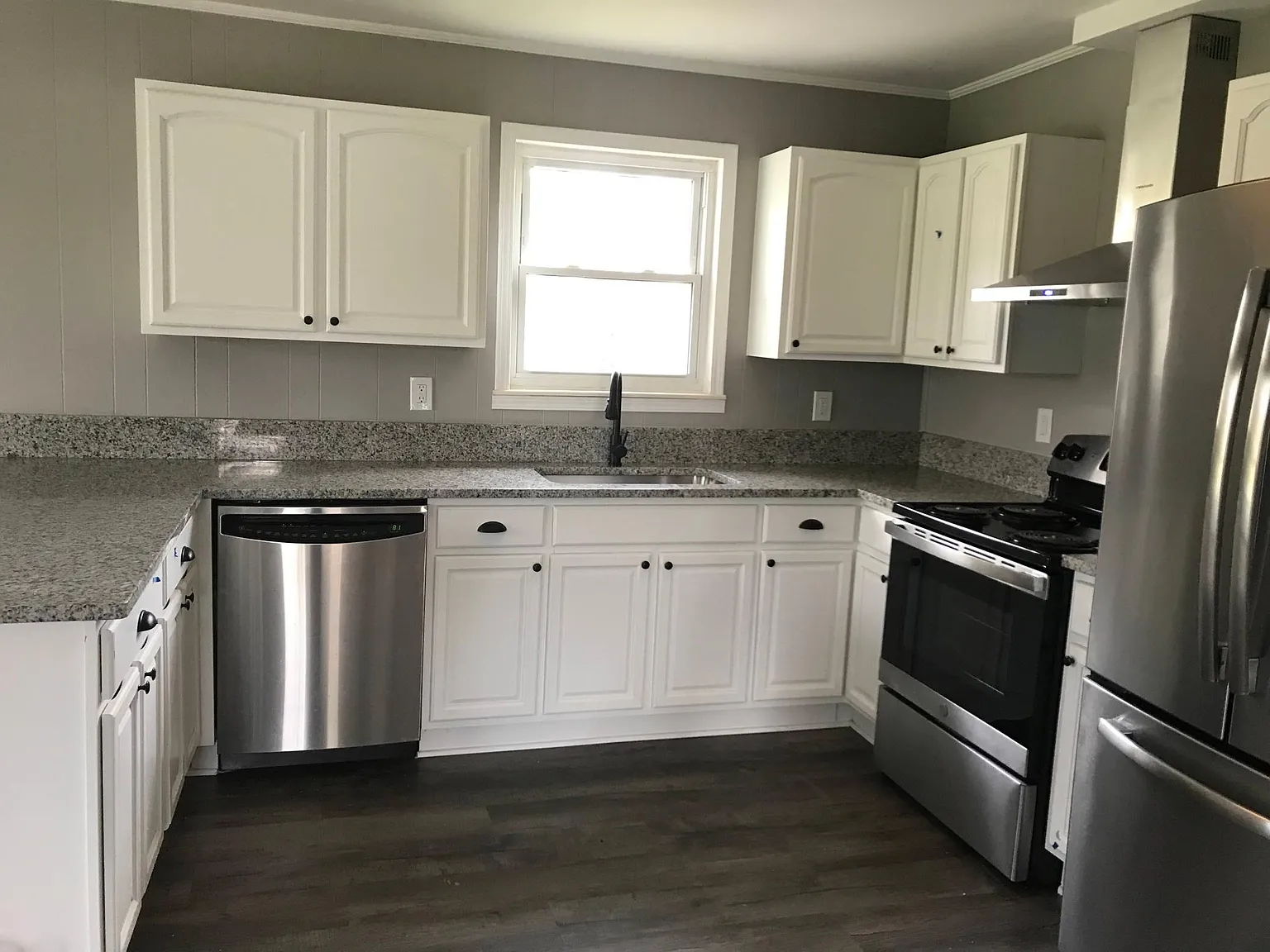 4 bed, 1.5 bath, 1748 sqft, $1,999 — Photo 2
