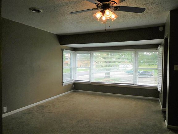 5th image of 404 S Jefferson St