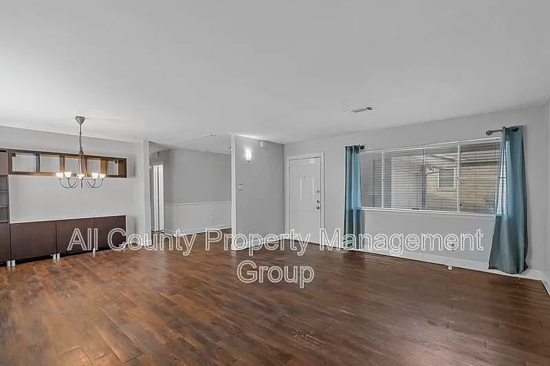 3 bed, 2.0 bath, 1161 sqft, $1,695 — Photo 4