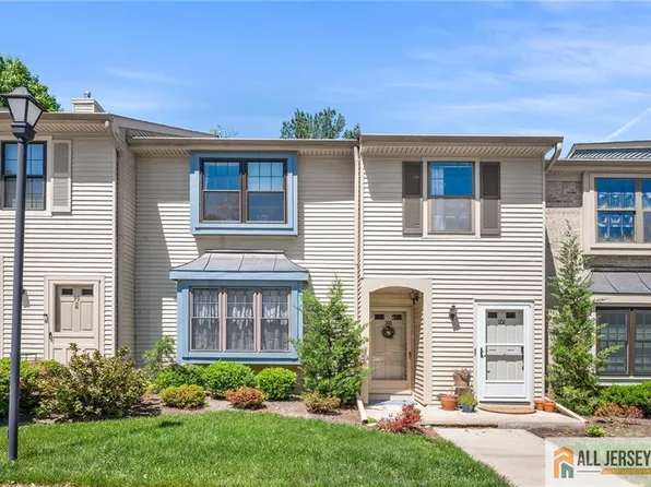 100 Dundee Ct, Aberdeen, NJ 07747