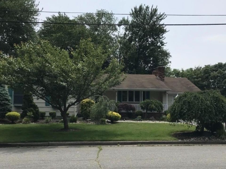 1st image of 215 Manning Ave