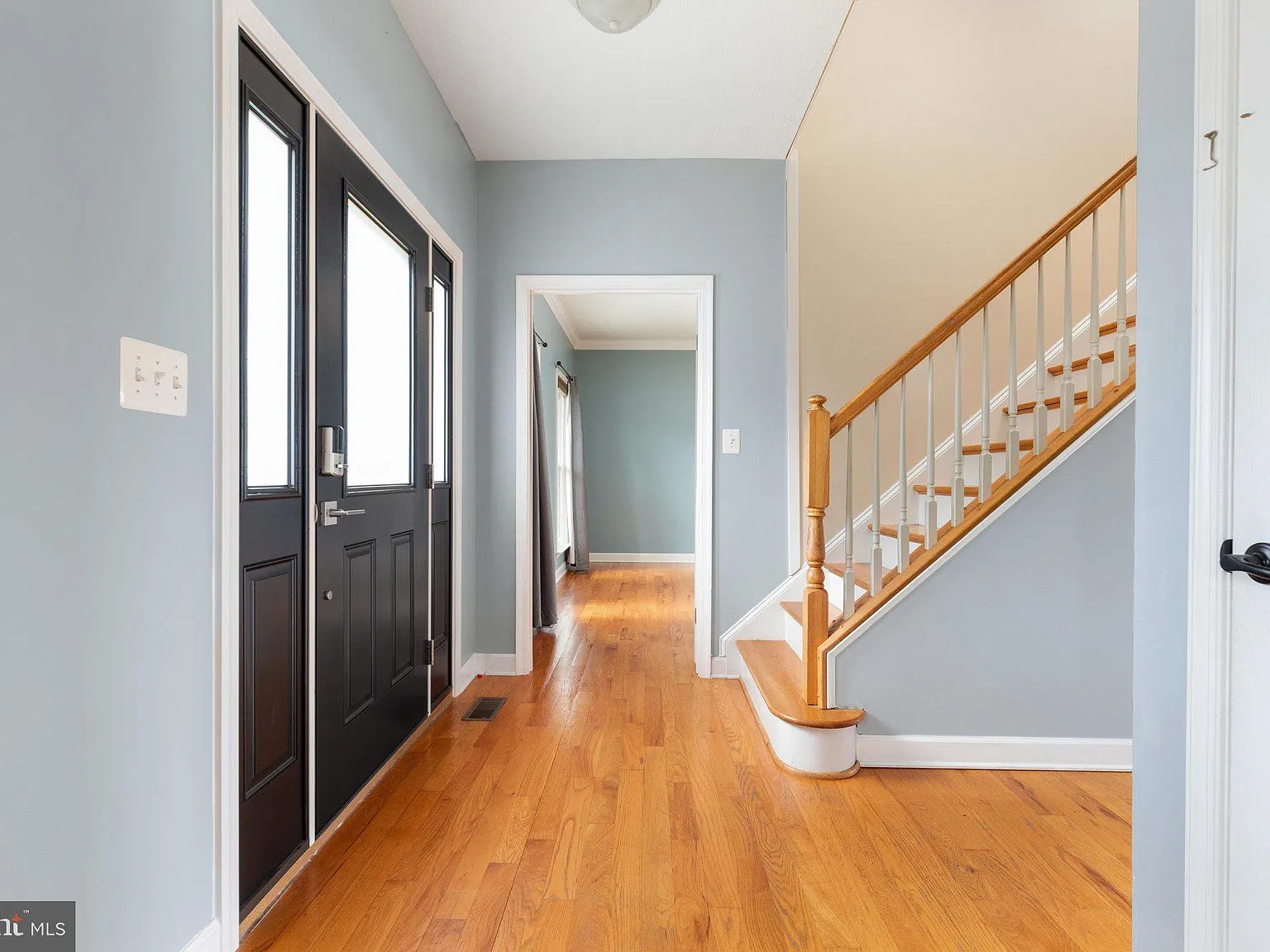 4 bed, 2.5 bath, 2296 sqft, $2,800 — Photo 3