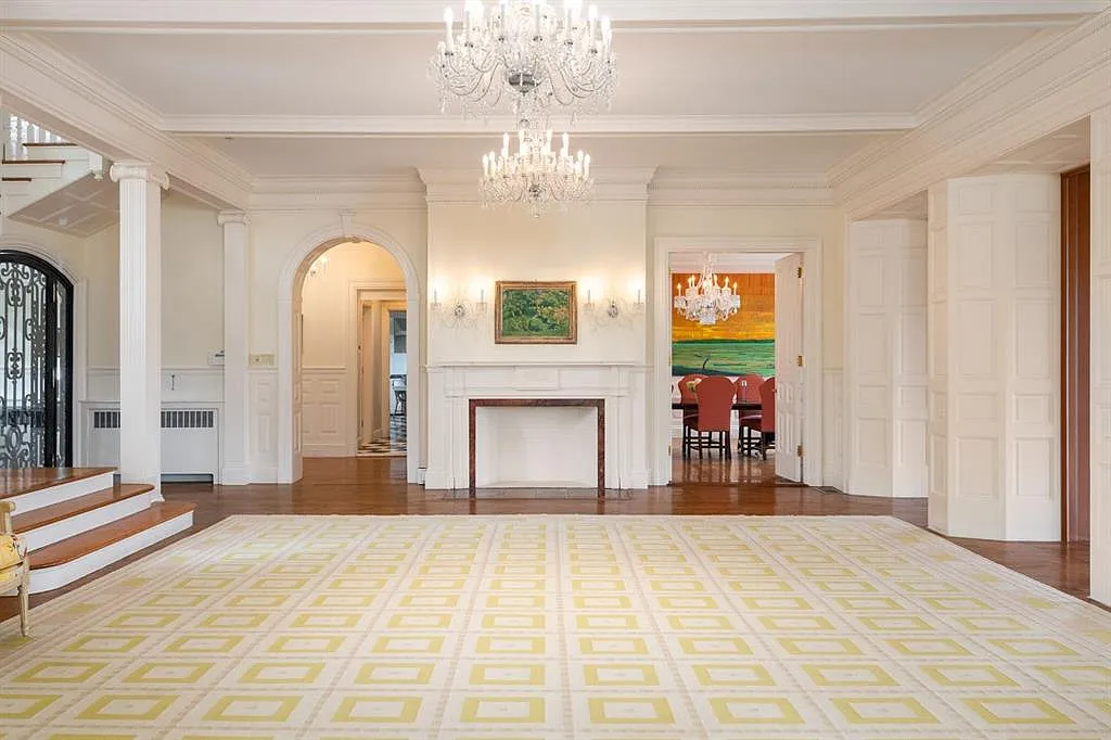 8 bed, 9.0 bath, 20023 sqft, $50,000 — Photo 4