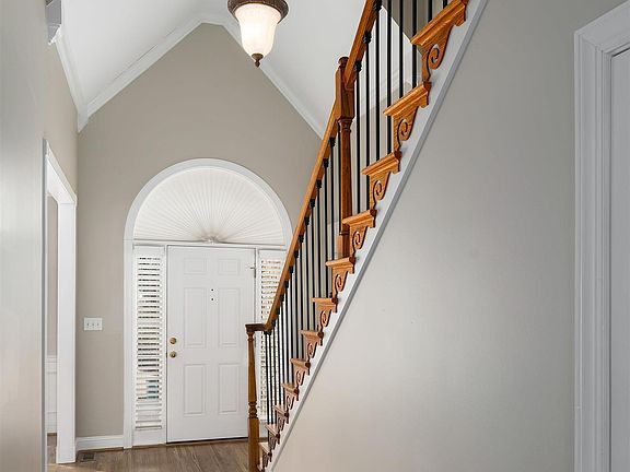 5th image of 6931 Woodvale Ln