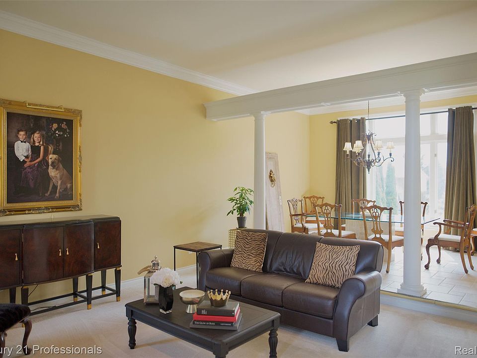 916 Majestic, photo 5