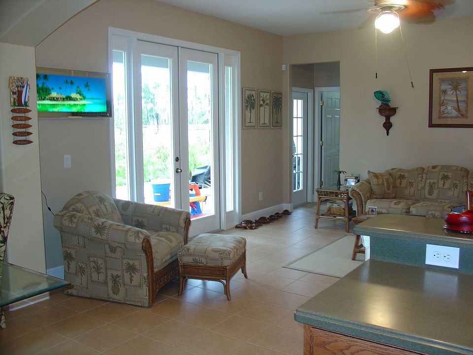 sitting room off of kitchen w/ French doors leading to screened in lanai